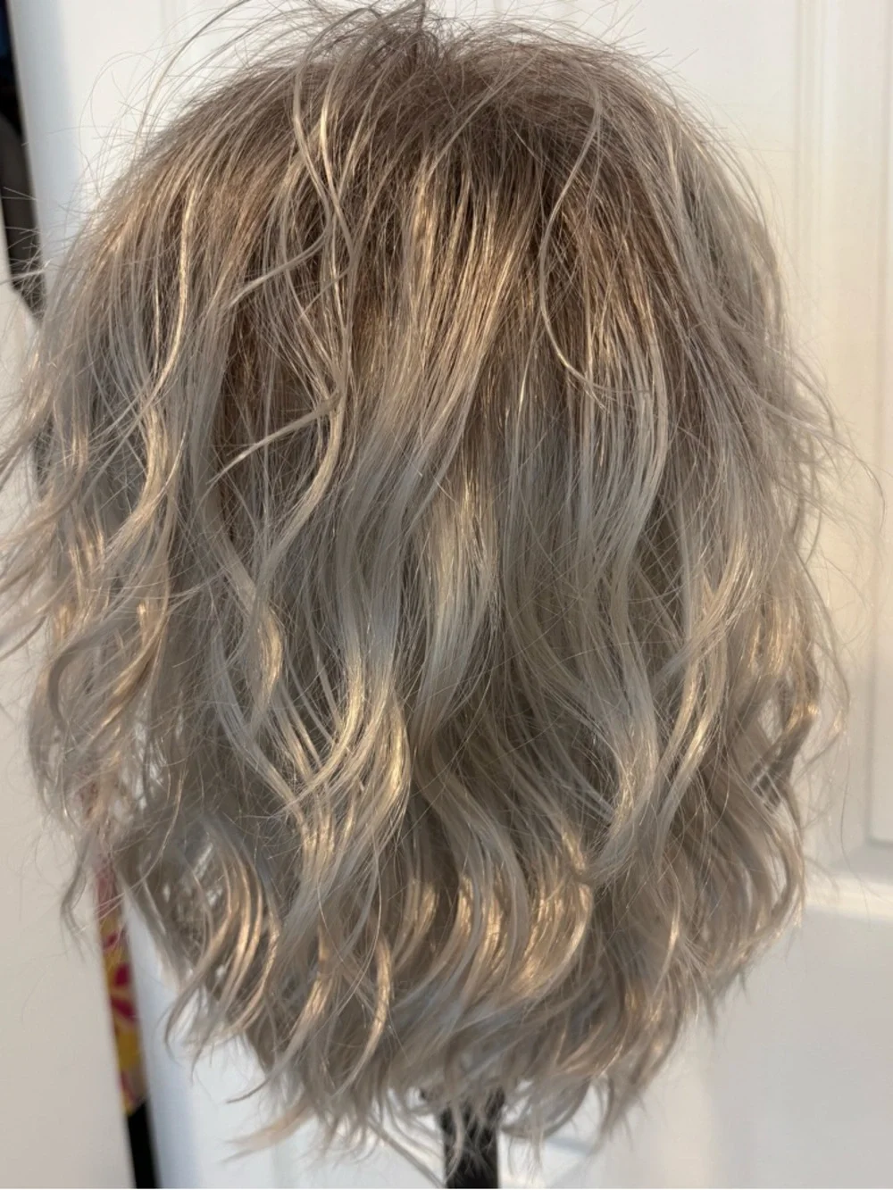 Silver Gray Rooted Medium Length Wavy Synthetic Wig! Excellent condition! Bangs - Picture 2 of 10